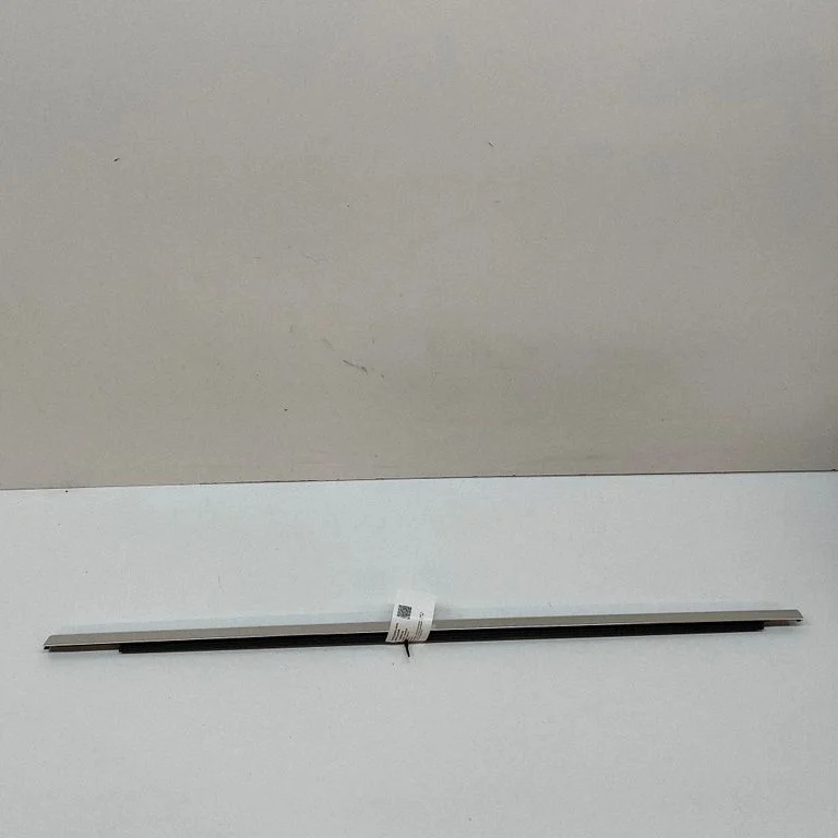 Aizmugurējo durvju stikla apdare A2137300124