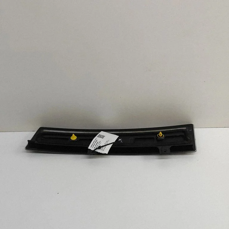 Aizmugurējo durvju stikla apdare – Tesla Model S (2012-)