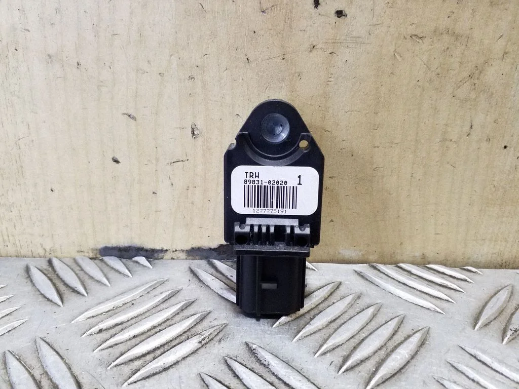 Drošības spilvenu trieciena sensors 8983102020