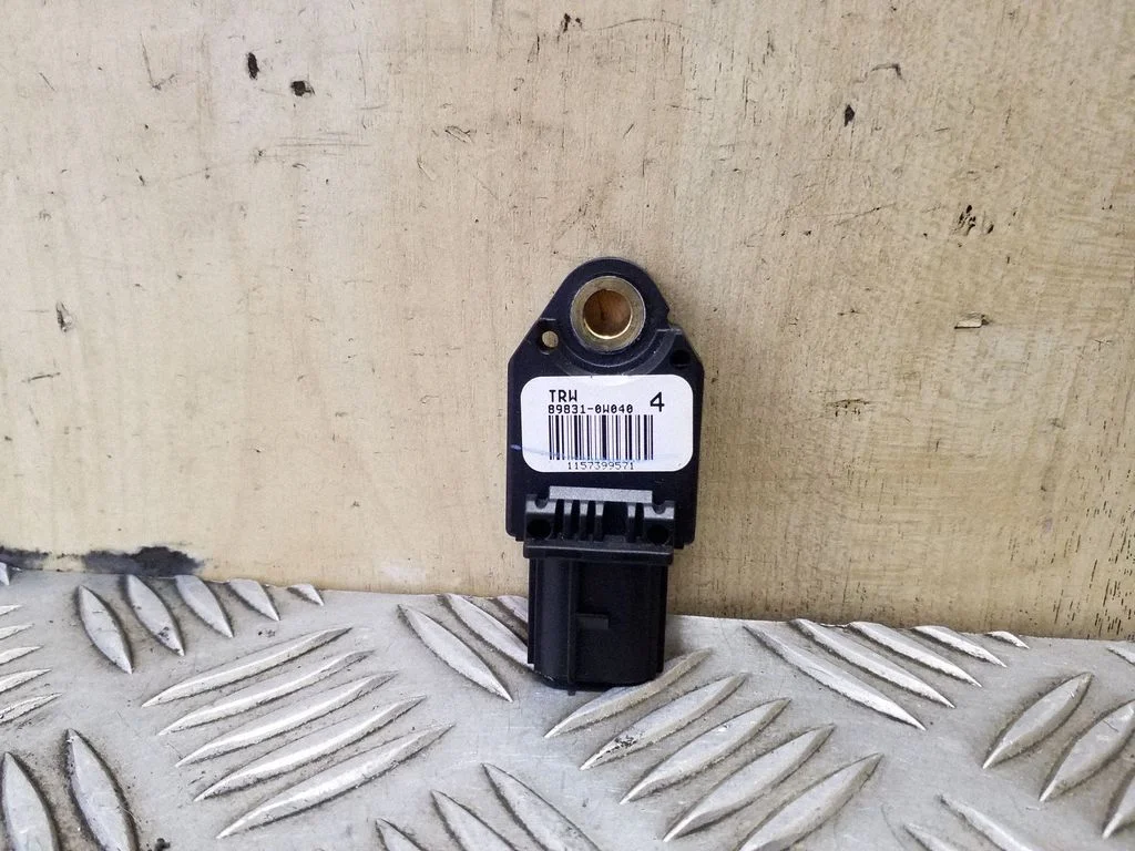 Drošības spilvenu trieciena sensors 898310W040