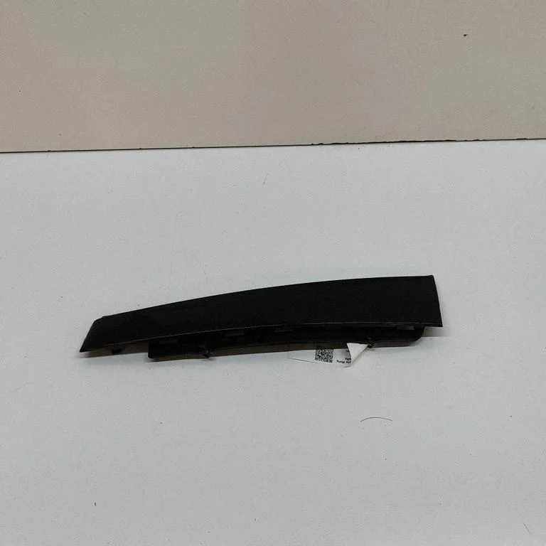 Aizmugurējo durvju stikla apdare 4G0839902