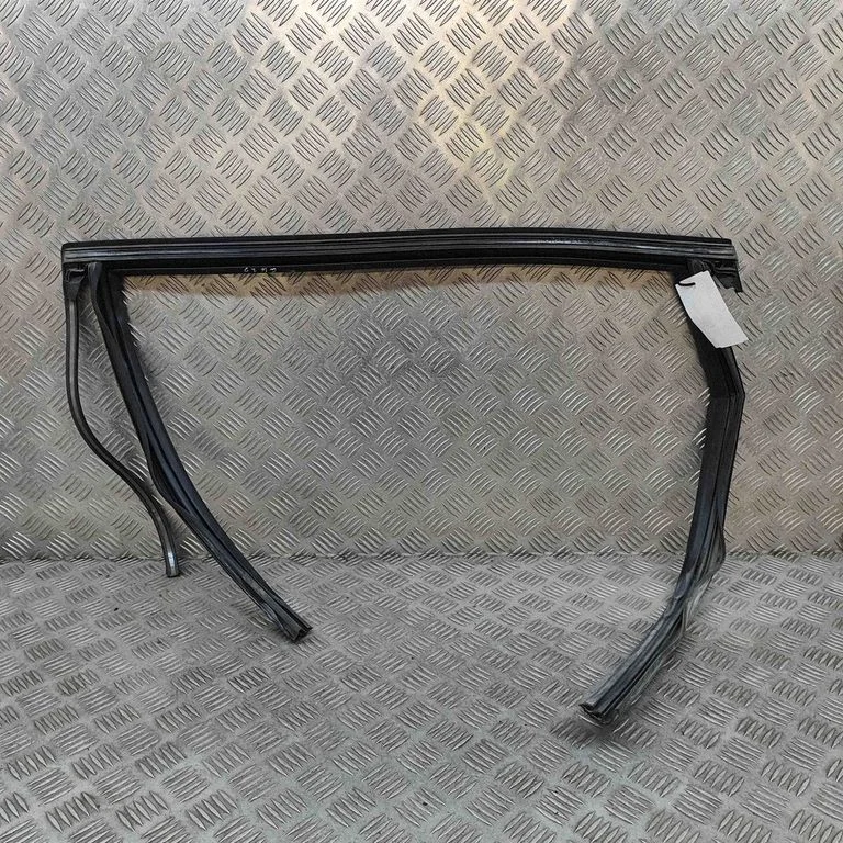 Rear door glass trim molding 4M0839431B