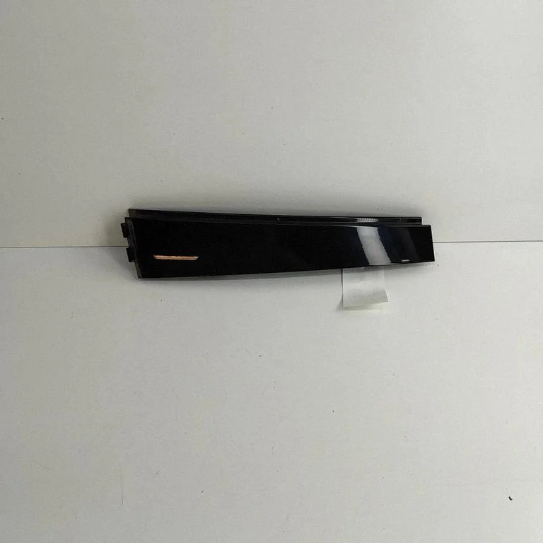 Aizmugurējo durvju stikla apdare 3C0839901