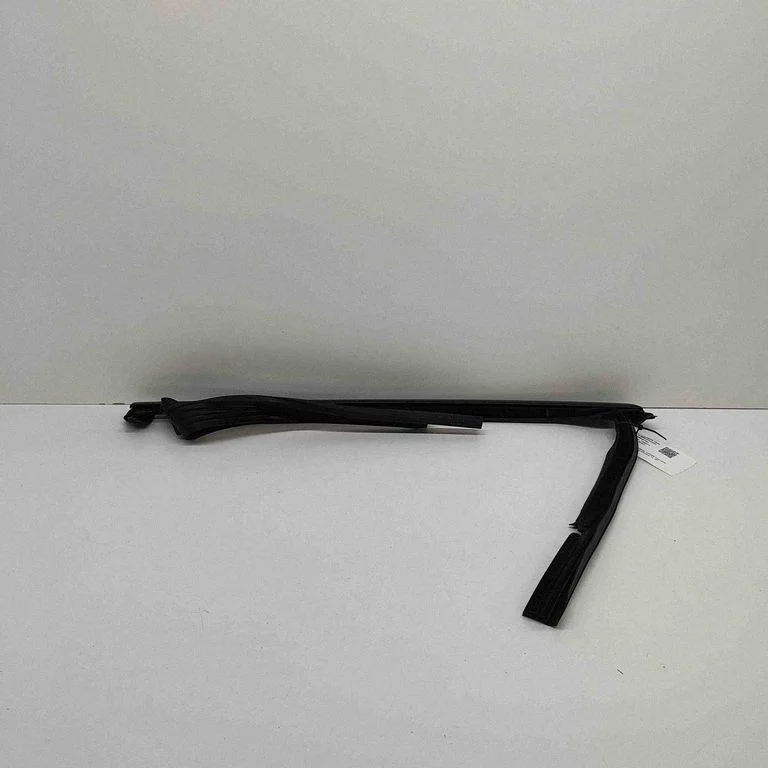 Rear door glass trim molding – Porsche Cayenne (9Y0 9Y3) (2018-)