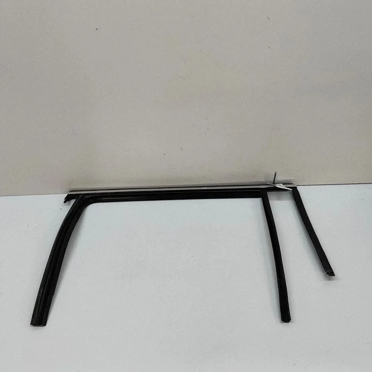 Aizmugurējo durvju stikla apdare 3G9839431AK