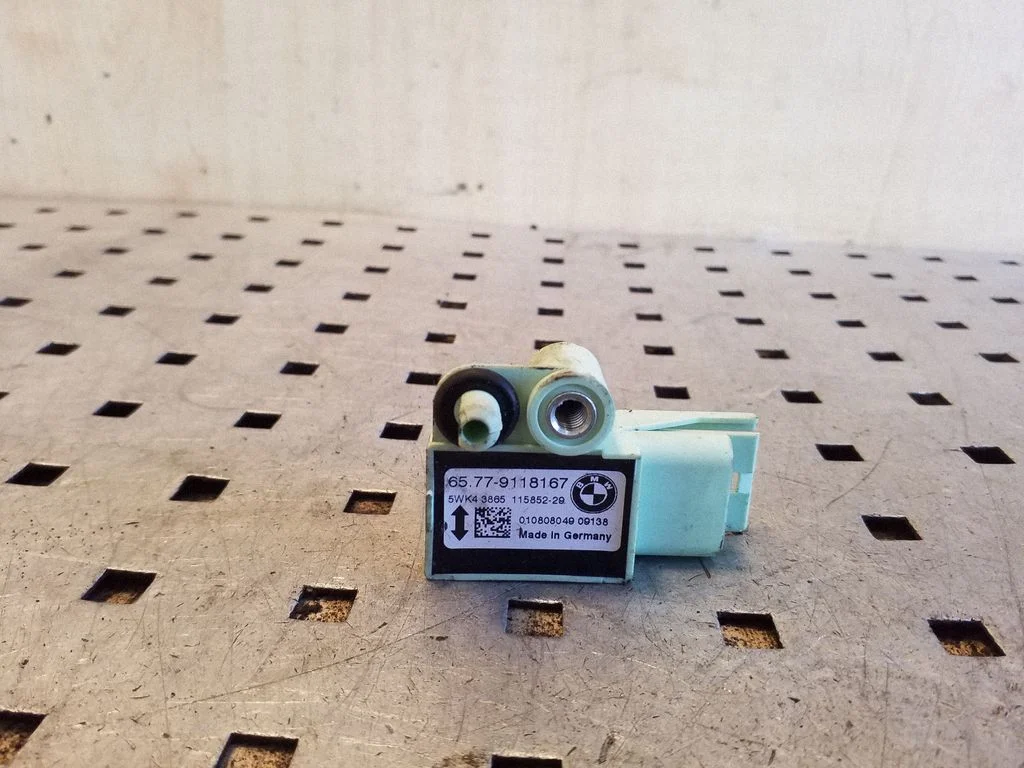 Drošības spilvenu trieciena sensors 64779118167