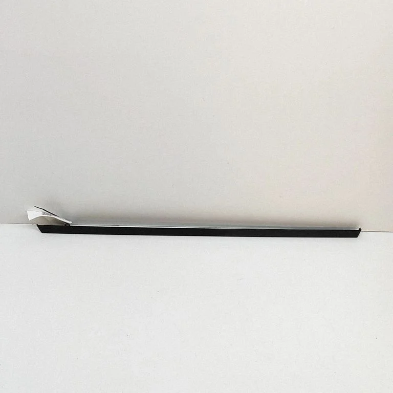 Tagaukse klaasi liist CK52255A61AC