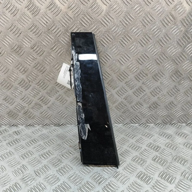 Aizmugurējo durvju stikla apdare 89A839902