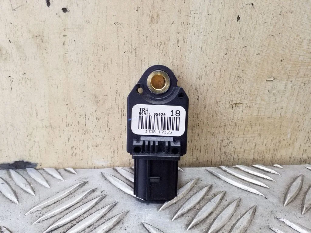 Drošības spilvenu trieciena sensors 8983105020
