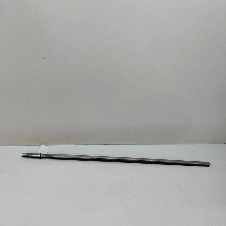 Tagaukse klaasi liist 5109813AA – Chrysler Voyager (2008-2016)
