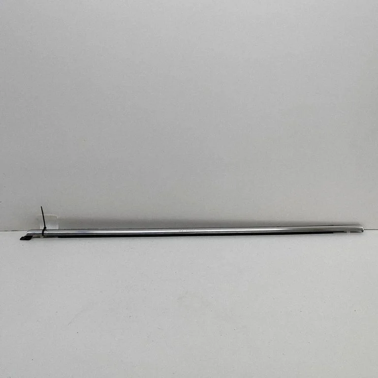 Rear door glass trim molding 32342091
