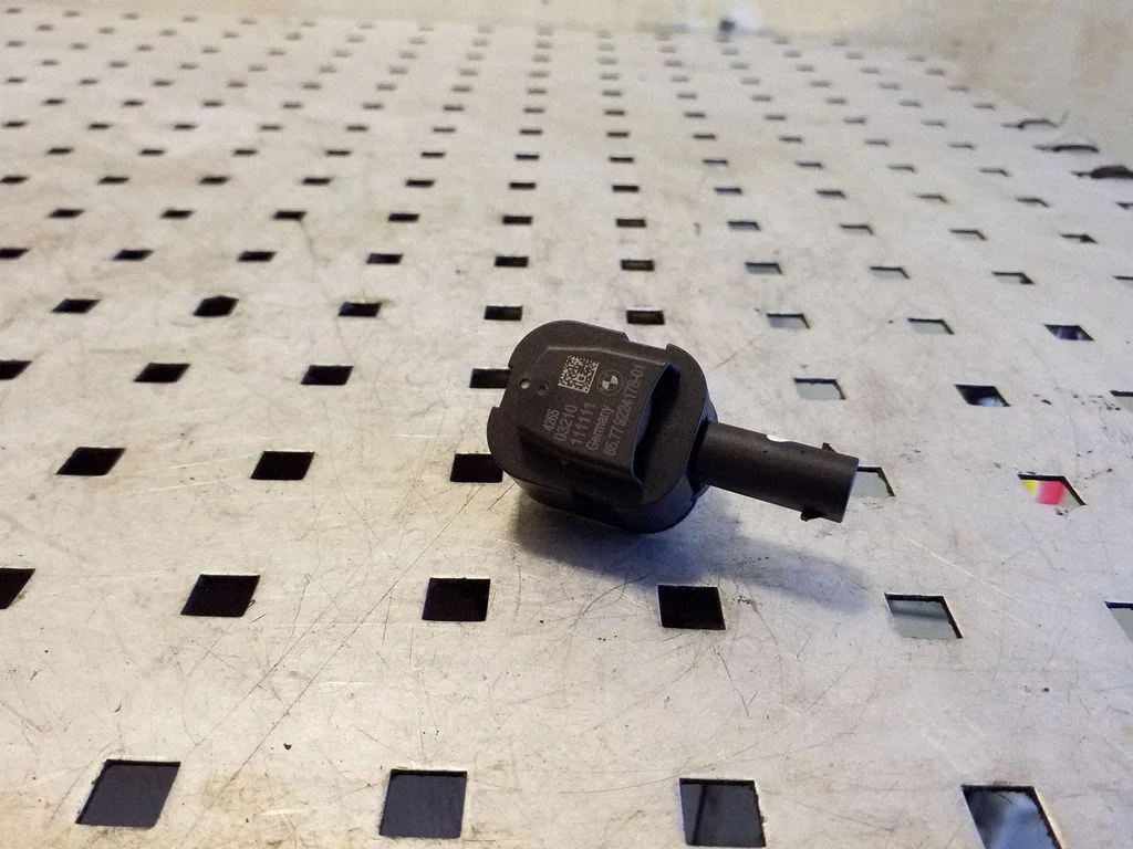 Drošības spilvenu trieciena sensors – BMW 5. sērija F10 F11 (2009-2016)