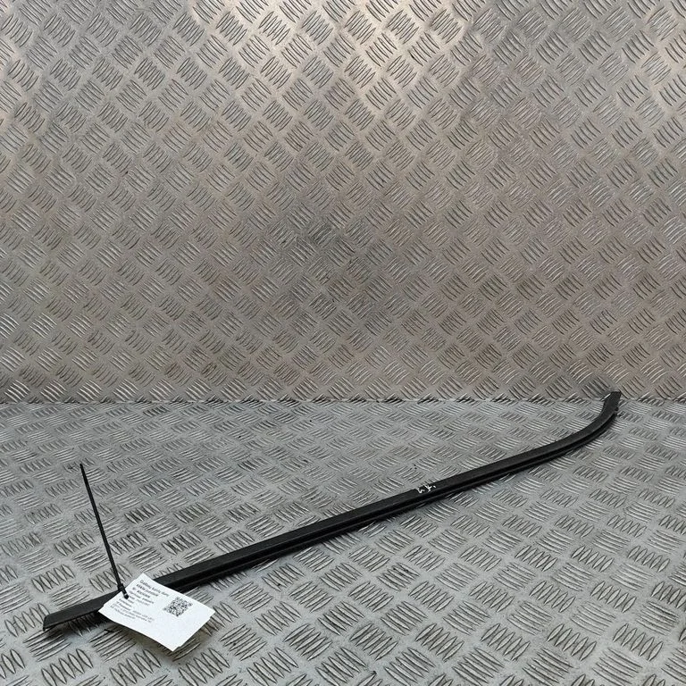 Aizmugurējo durvju stikla apdare 828205SH0A
