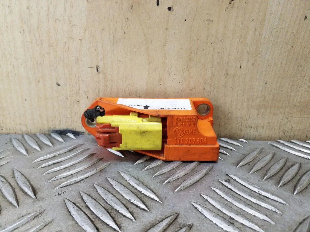 Drošības spilvenu trieciena sensors 1T0909606