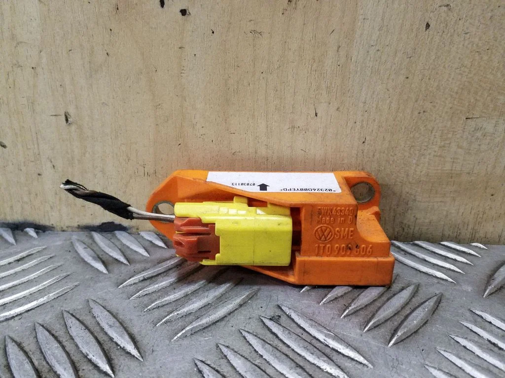 Drošības spilvenu trieciena sensors 1T0909606