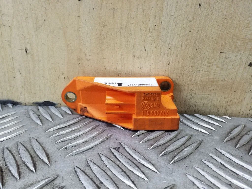 Drošības spilvenu trieciena sensors 1T0909606