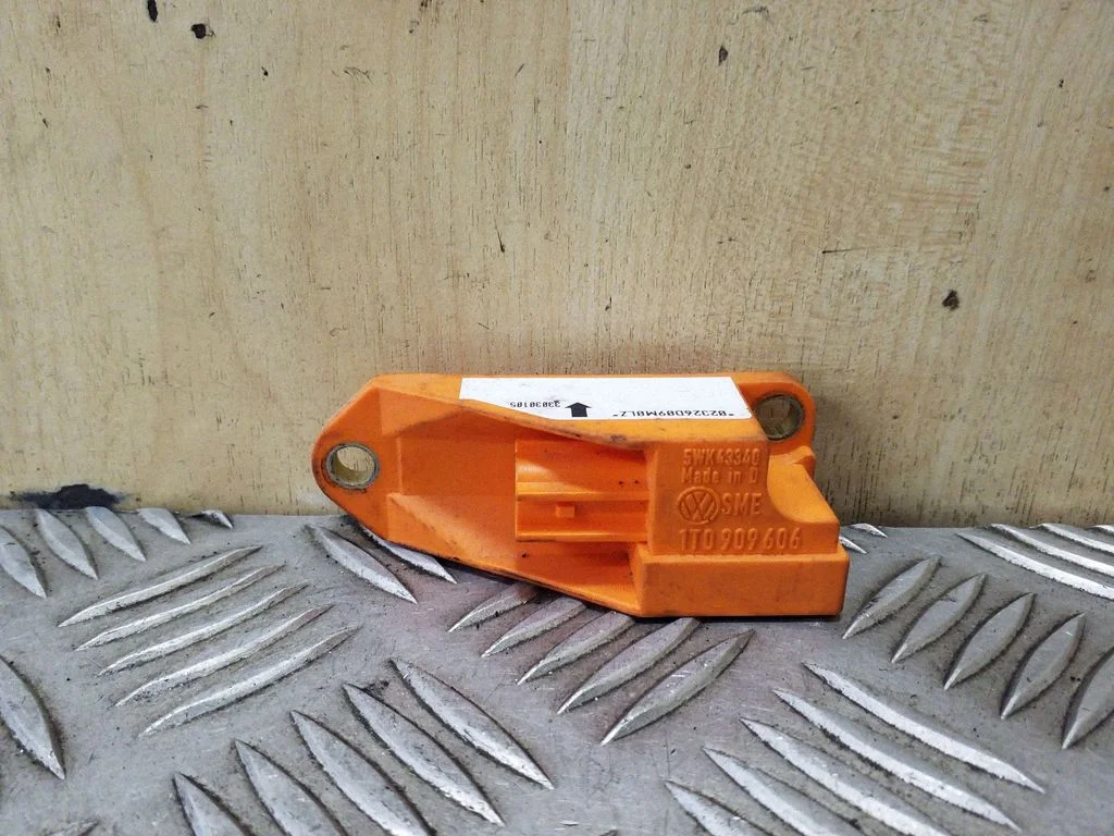 Drošības spilvenu trieciena sensors 1T0909606