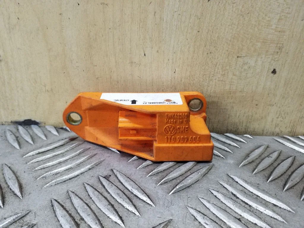 Drošības spilvenu trieciena sensors 1T0909606