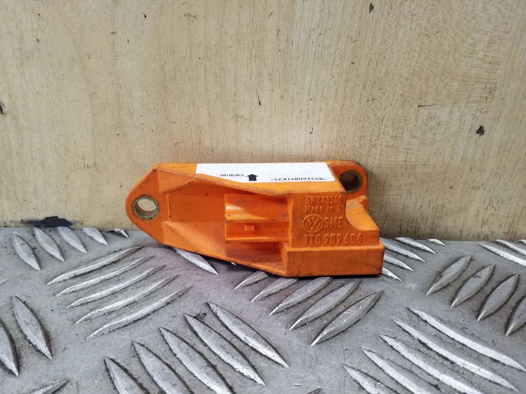 Drošības spilvenu trieciena sensors 1T0909606