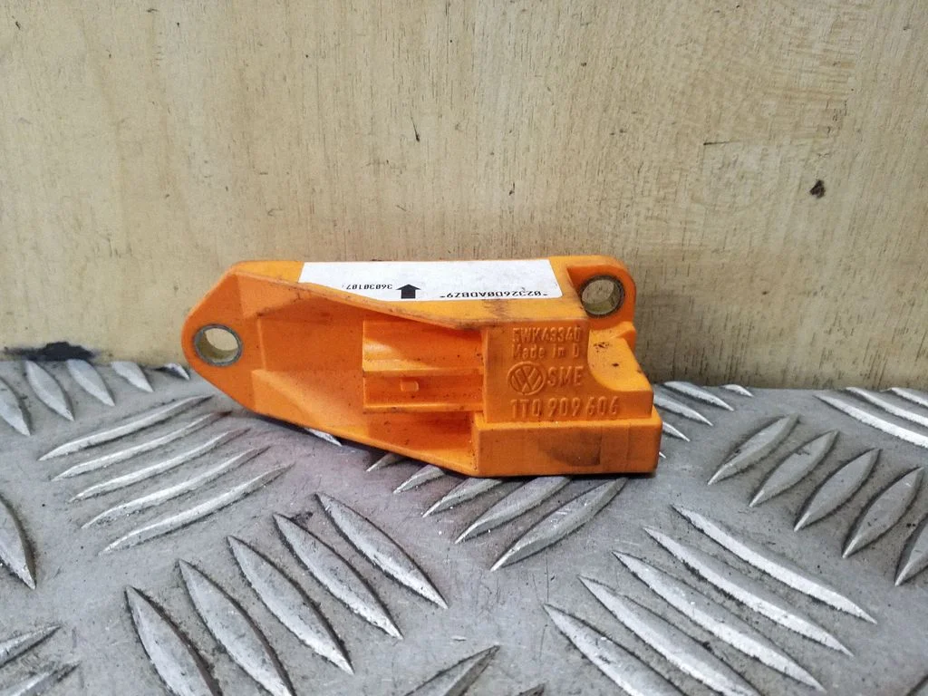 Drošības spilvenu trieciena sensors 1T0909606