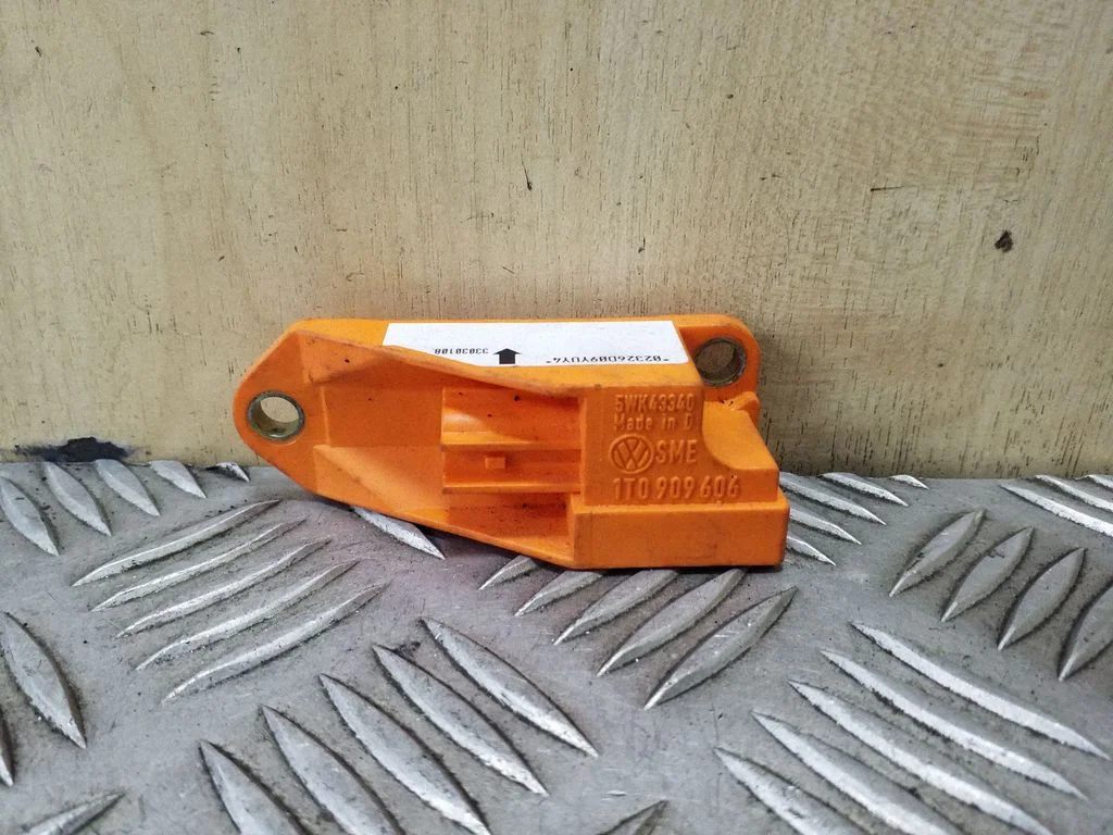 Drošības spilvenu trieciena sensors 1T0909606