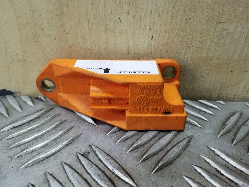 Drošības spilvenu trieciena sensors 1T0909606