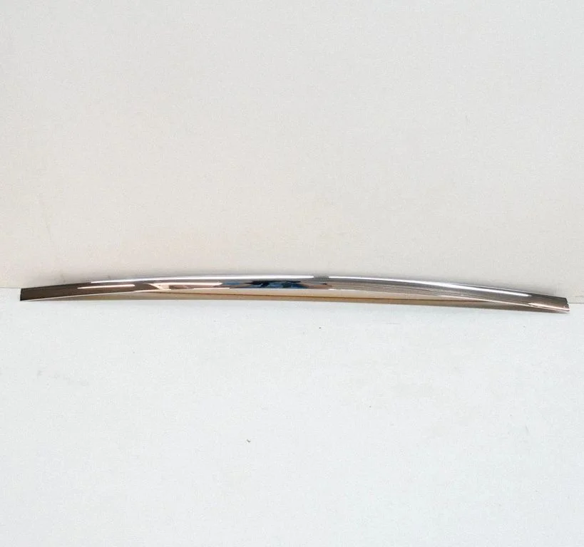 Rear door glass trim molding 103224900J