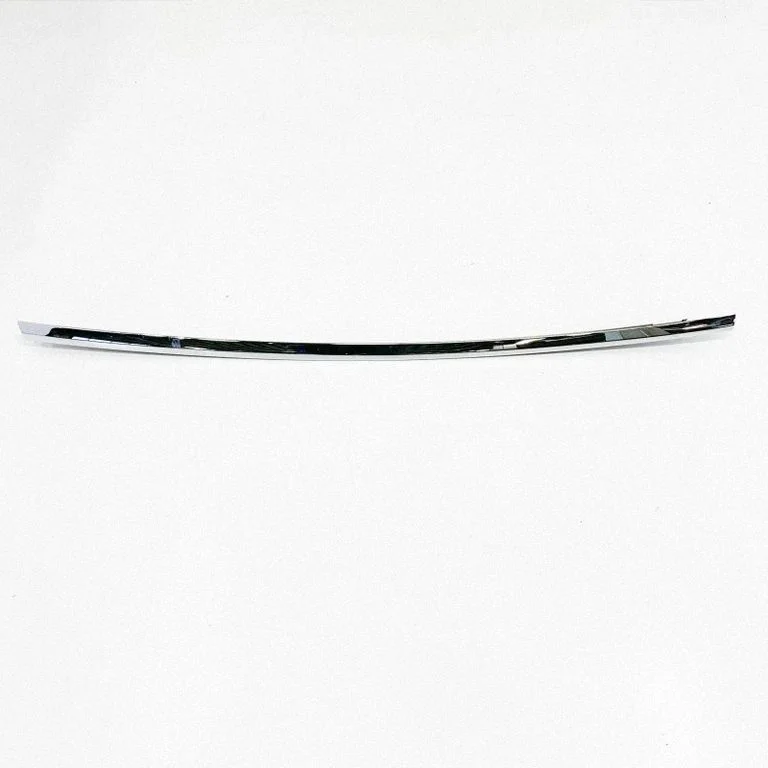 Rear door glass trim molding 103224900B