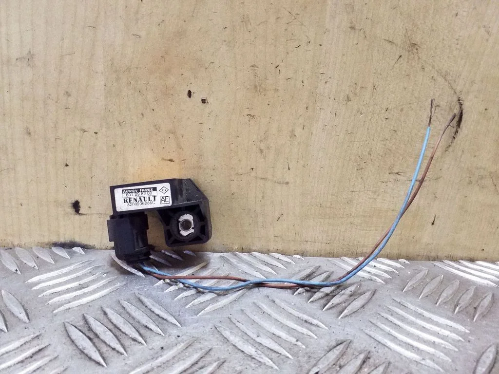 Drošības spilvenu trieciena sensors 8200236286C