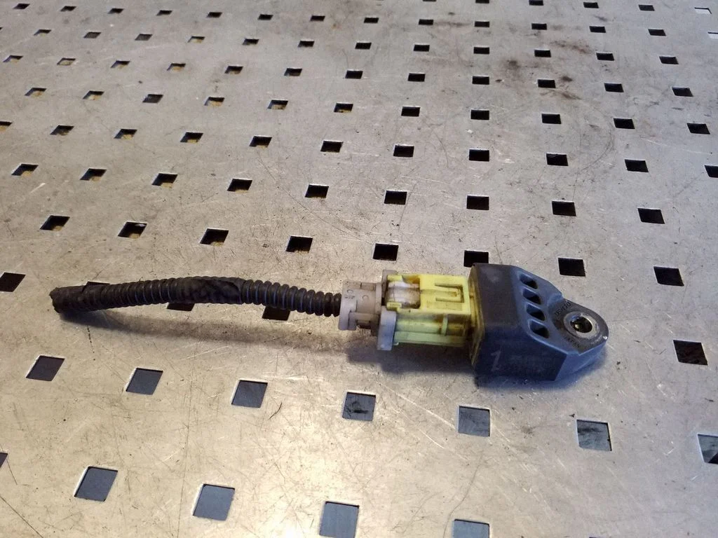 Airbag deployment crash/impact sensor – Subaru Outback (2009-2014)