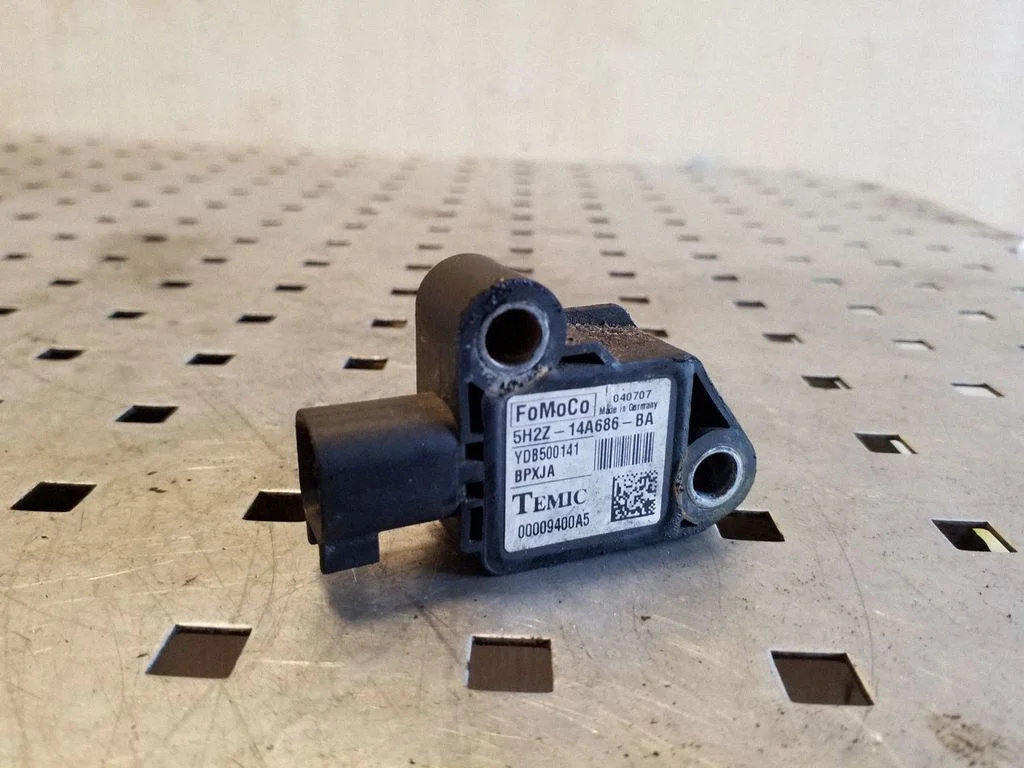 Airbag deployment crash/impact sensor – Land Rover Range Rover Sport L320 (2005-2013)