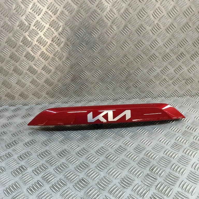 Aizmugurējā vāka numura zīmes apgaismojuma josla – KIA Niro (2022-)