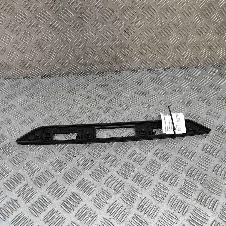 Aizmugurējā vāka numura zīmes apgaismojuma josla 5FF827335