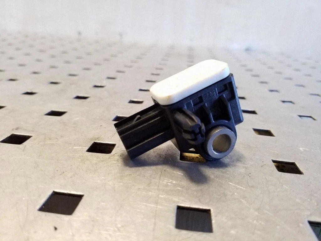 Drošības spilvenu trieciena sensors – Ford Kuga I (2008-2012)