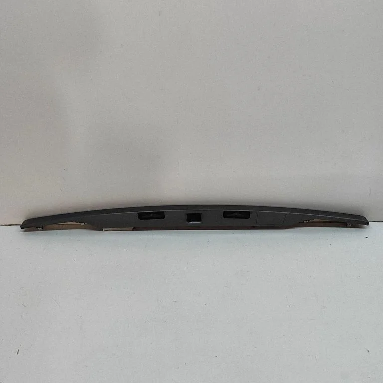 Trunk door license plate light bar BJ3240406