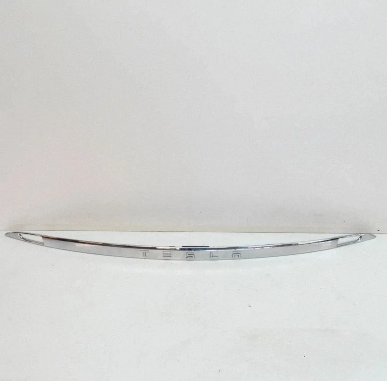 Trunk door license plate light bar 102577600A