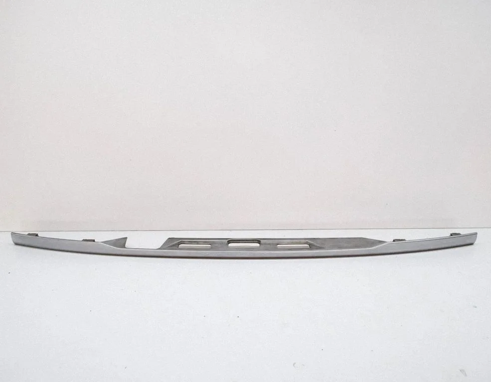 Trunk door license plate light bar CK1UA40406A