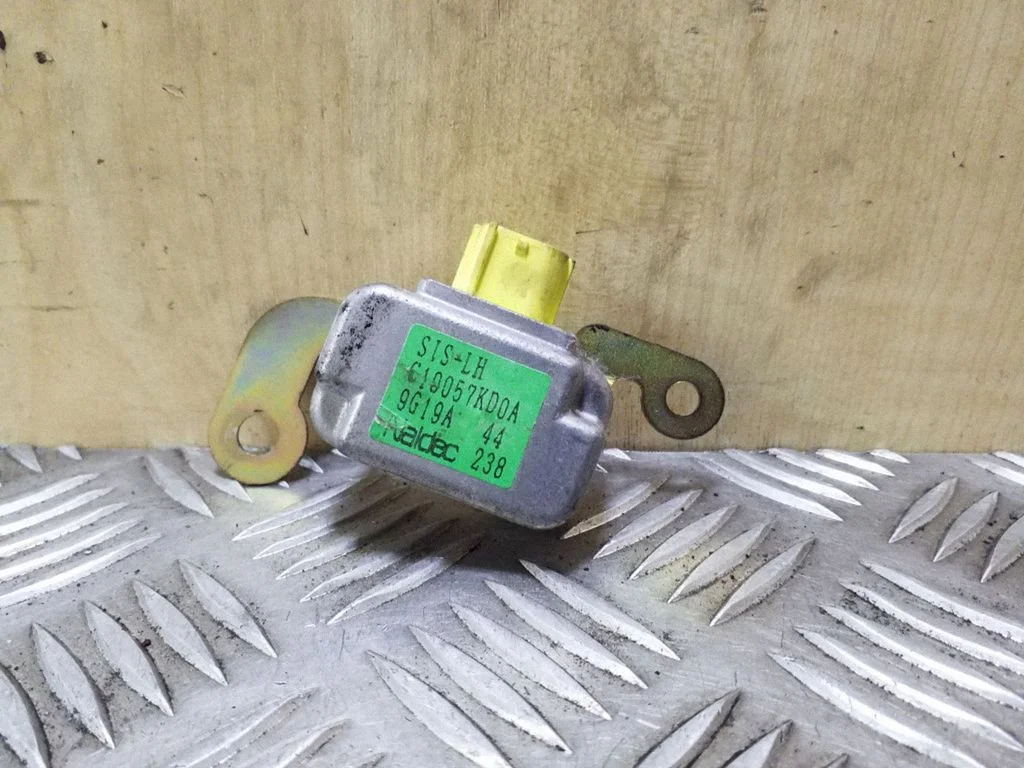 Drošības spilvenu trieciena sensors C10057KD0A