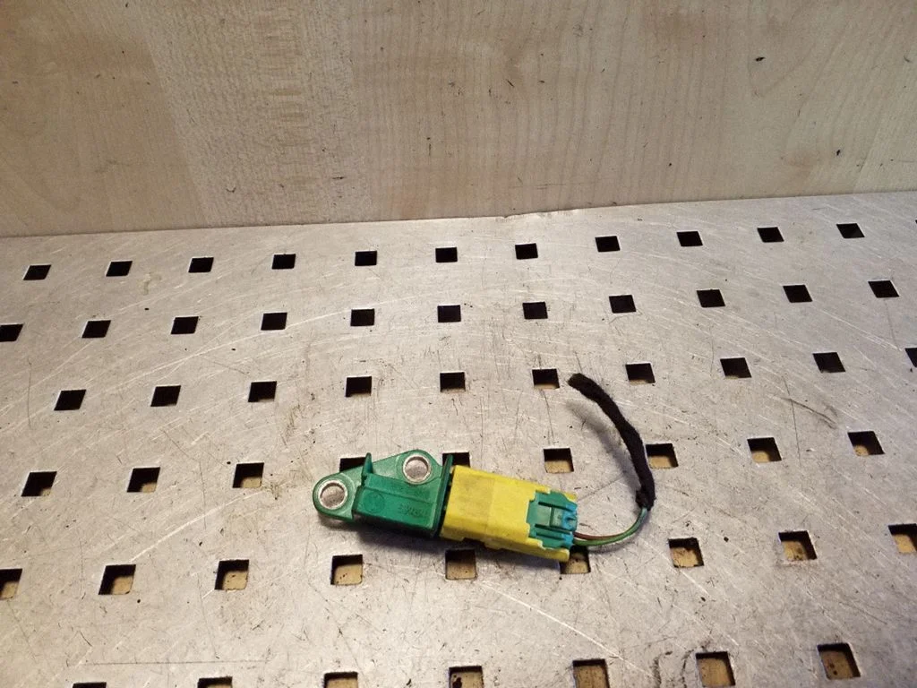 Drošības spilvenu trieciena sensors 1K0909606C