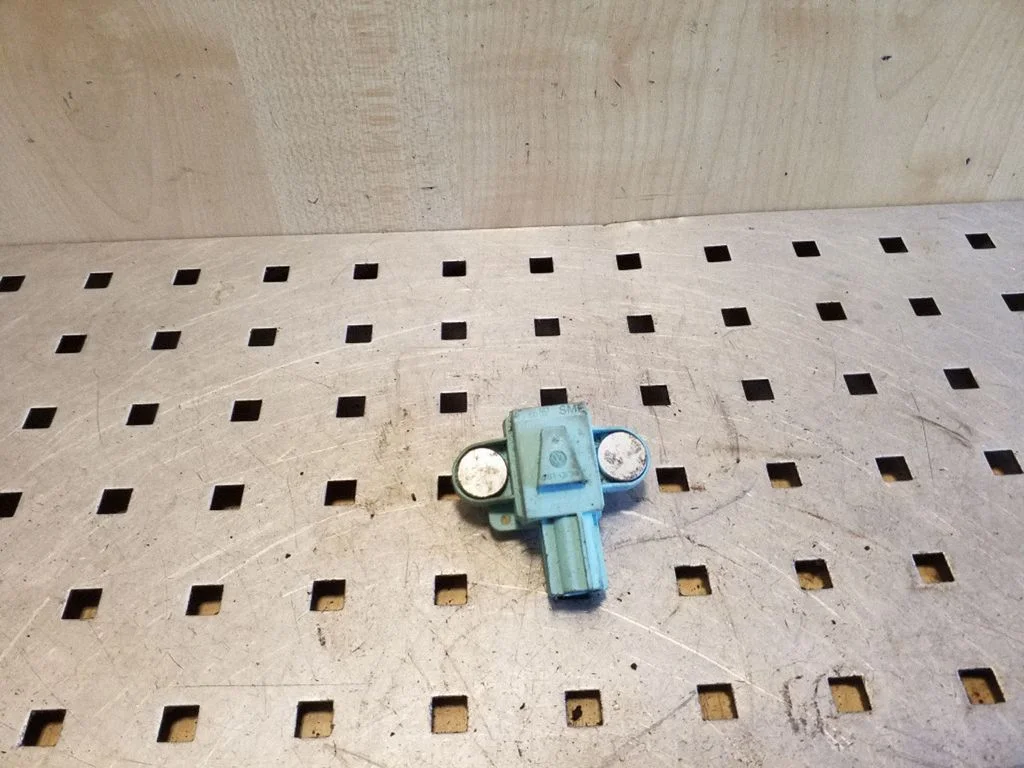 Drošības spilvenu trieciena sensors 4F0955557