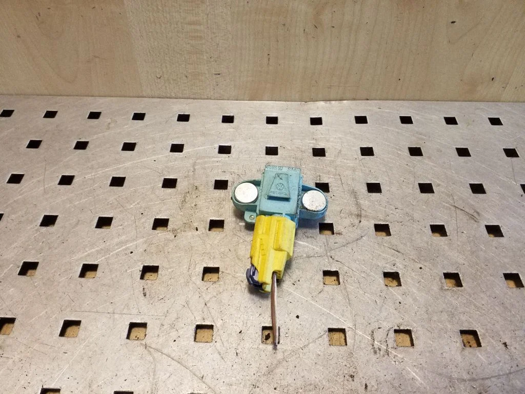 Drošības spilvenu trieciena sensors 4F0955557