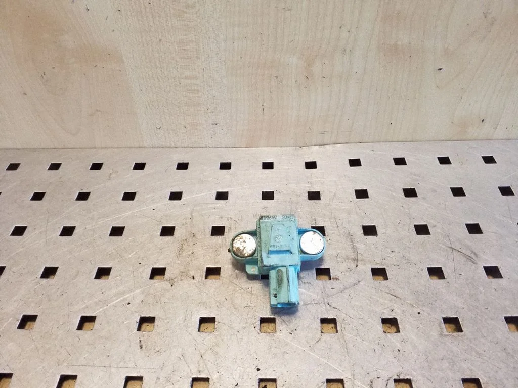 Drošības spilvenu trieciena sensors 4F0955557