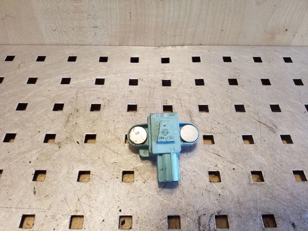 Drošības spilvenu trieciena sensors 4F0955557