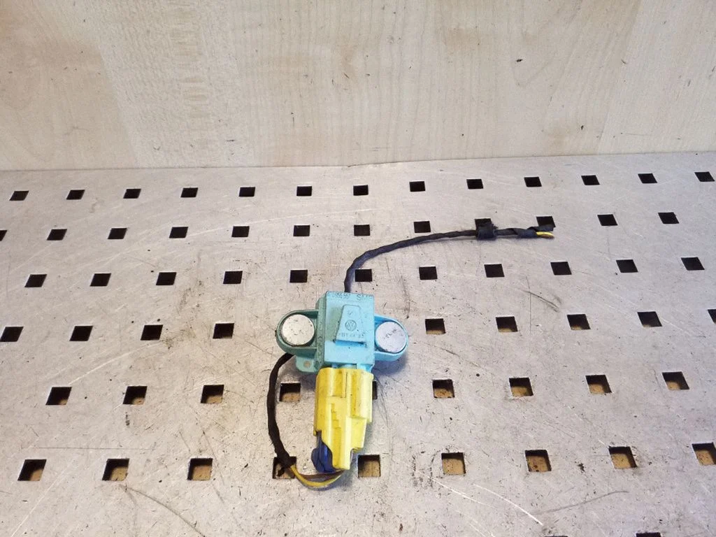 Drošības spilvenu trieciena sensors 4F0955557