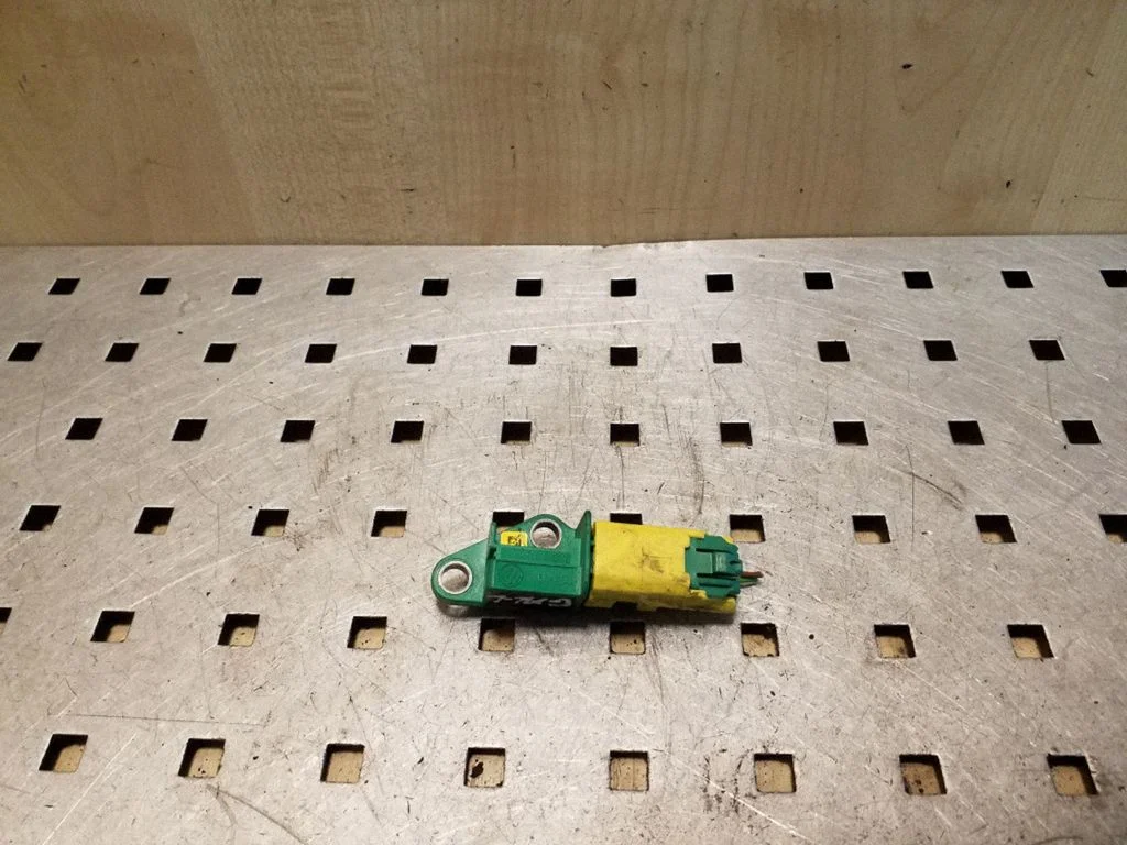 Drošības spilvenu trieciena sensors 1K0909606C