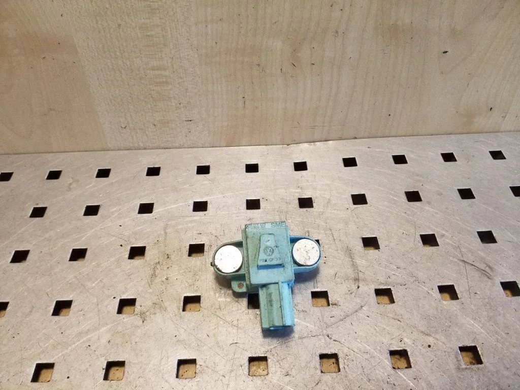 Drošības spilvenu trieciena sensors 4F0955557