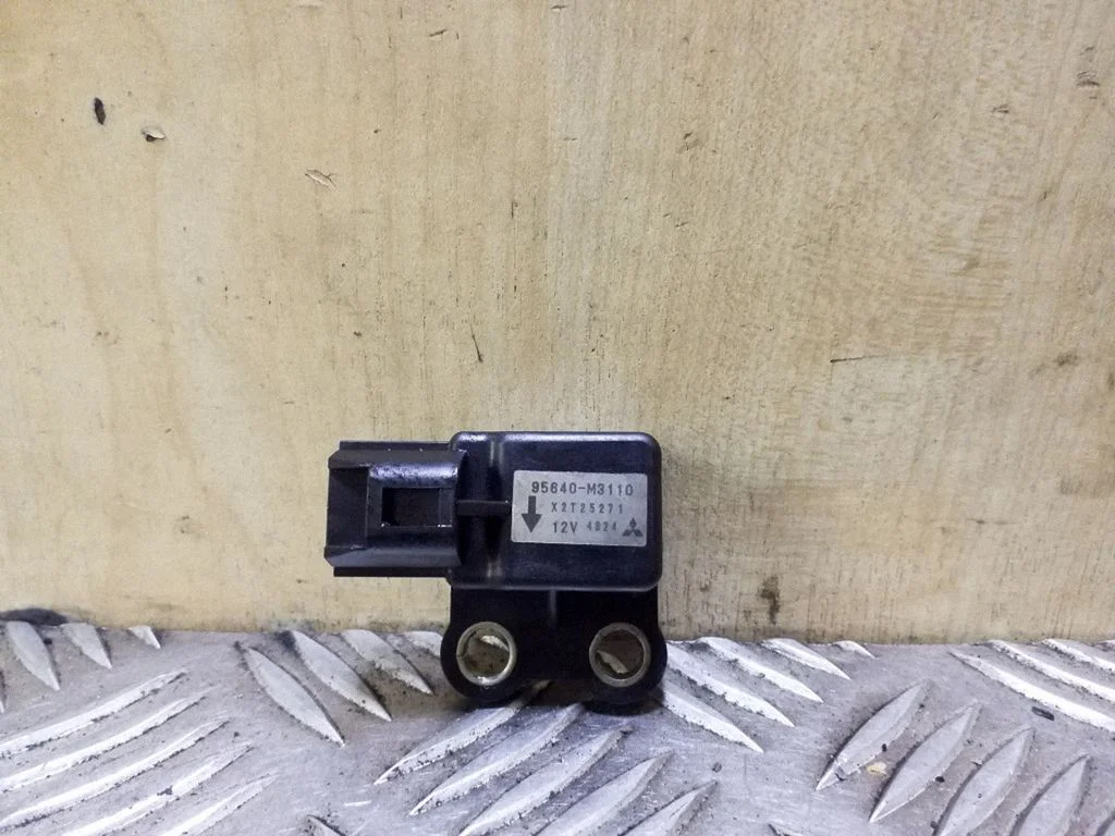 Drošības spilvenu trieciena sensors 95640M3110