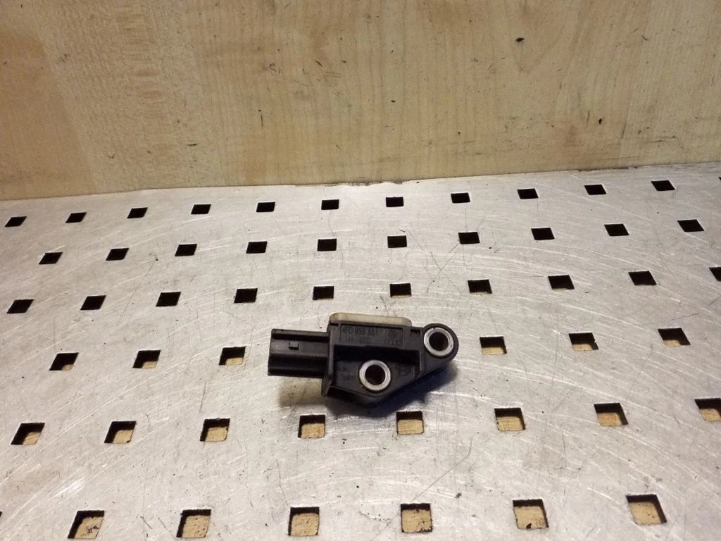 Airbag deployment crash/impact sensor – Audi A6 Allroad C6 (2006-2011)
