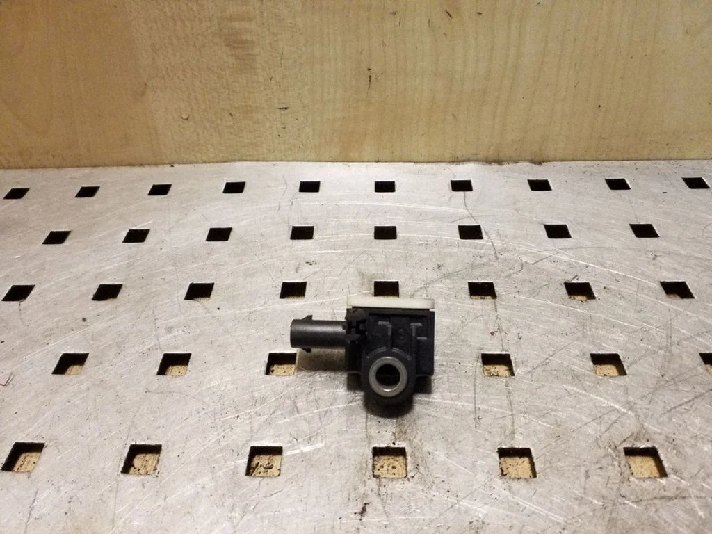 Drošības spilvenu trieciena sensors 4F0959643C