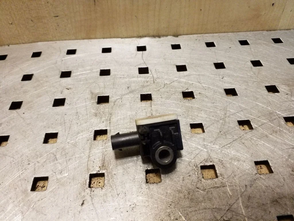 Drošības spilvenu trieciena sensors 4F0959643C